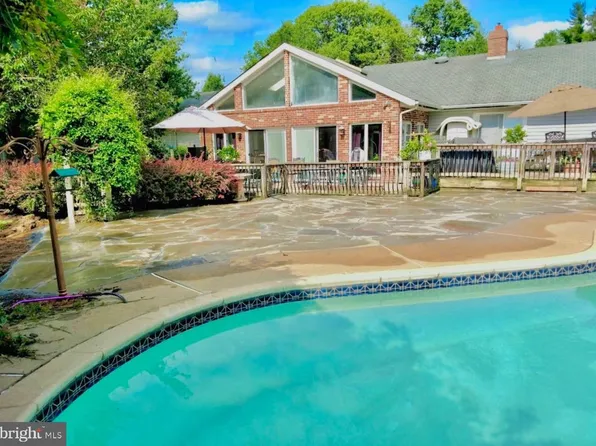 6633 School Ln, New Hope, PA 18938