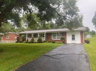 2328 W Brook Ln, Johnson City, TN 37601