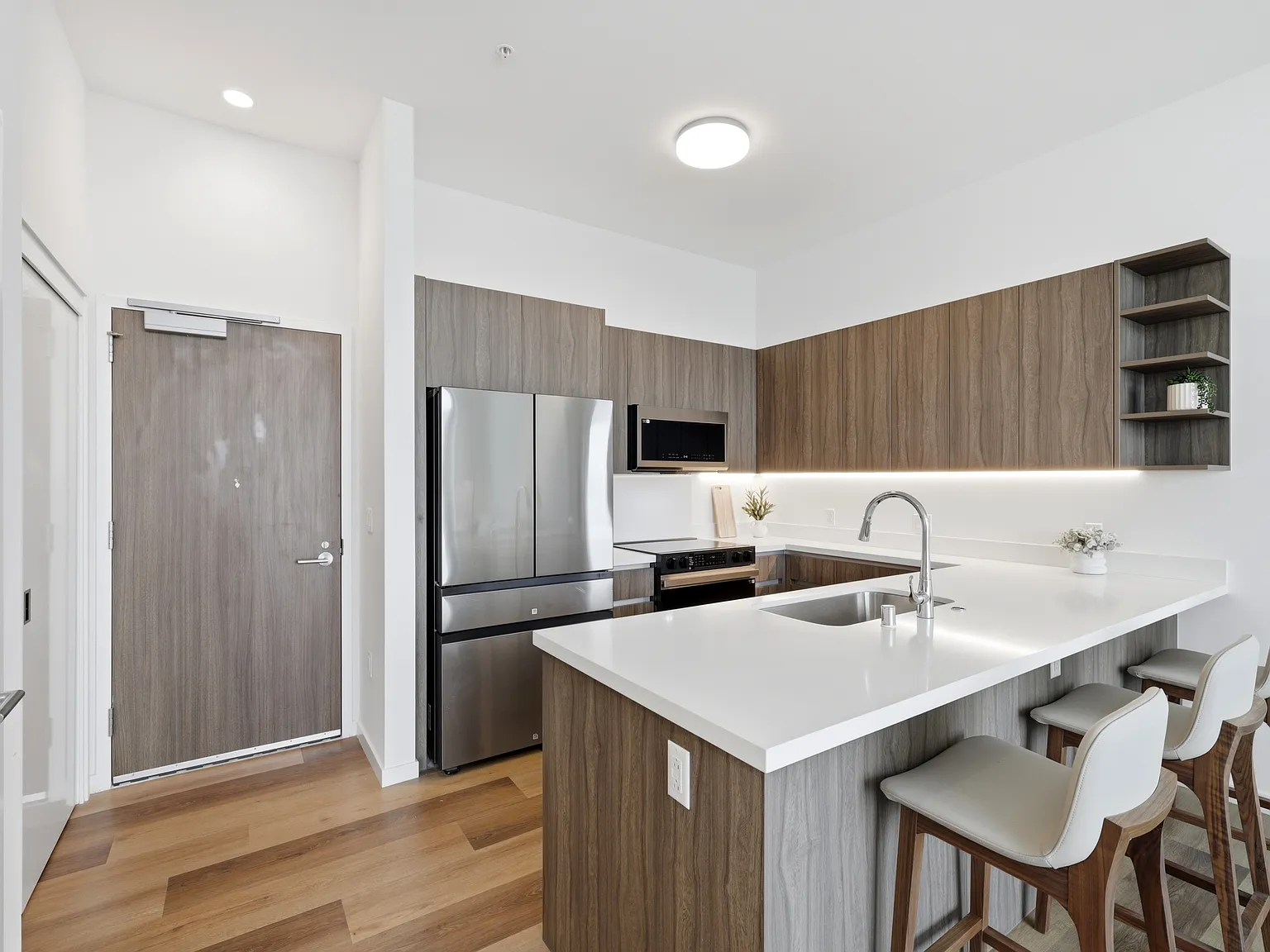2 bed, 918 sqft, $4,100 — Photo 4