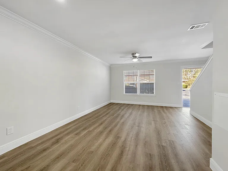 Robertsdale Village Apartments — Photo 12