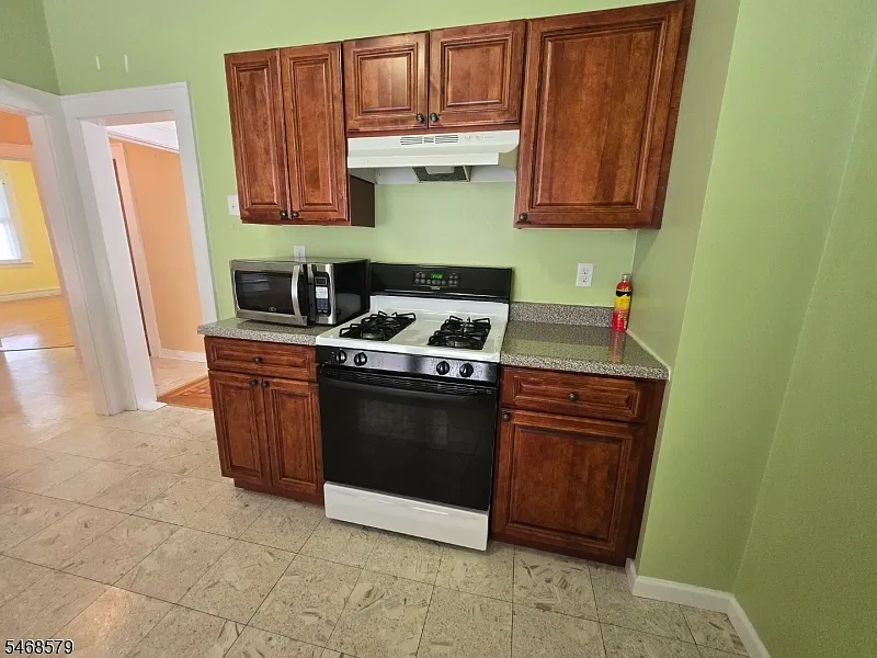 2 bed, 1.0 bath, $2,400 — Photo 4