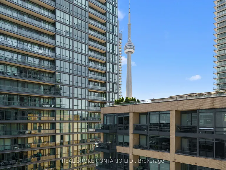 438 King St W #1404 — Photo 17