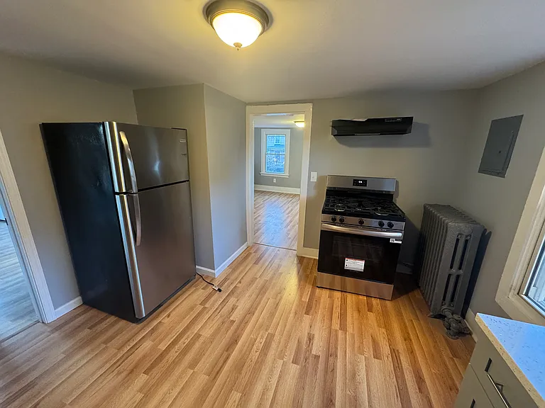 27 Elizabeth St #2 — Photo 7