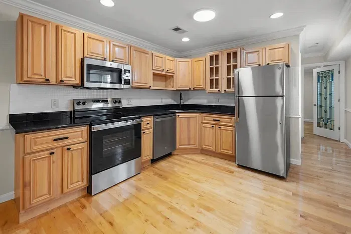 2 bed, 834 sqft, $2,150 — Photo 3