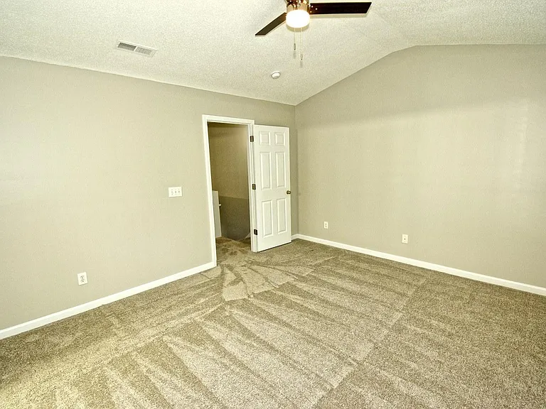 314 Canyon Lake Cir — Photo 20