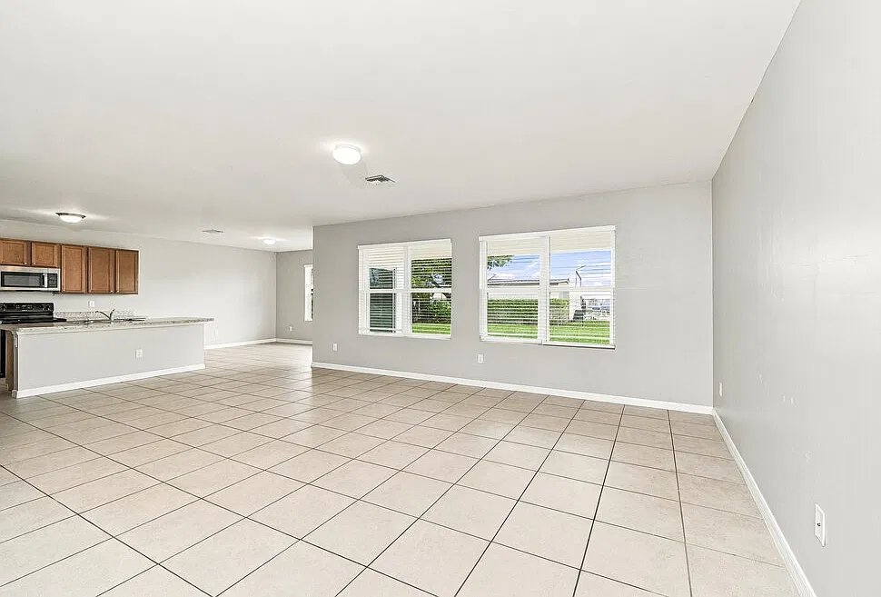 4 bed, 2.0 bath, 2319 sqft, $2,670 — Photo 3
