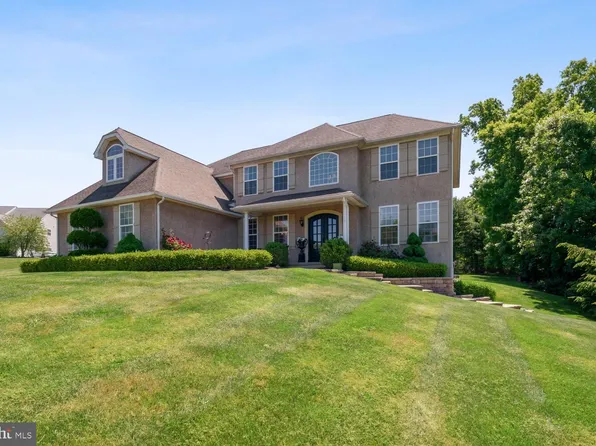230 Horseshoe Ln, Pottstown, PA 19465