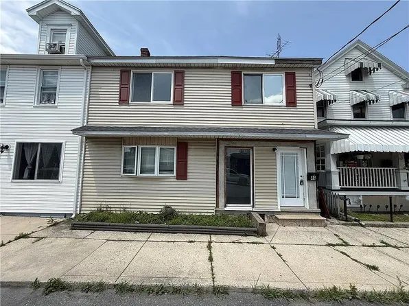 46 E Hazard St, Summit Hill, PA 18250
