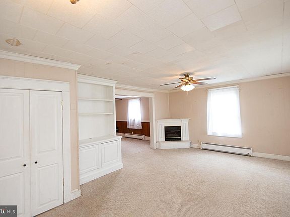 5th image of 105 Center St