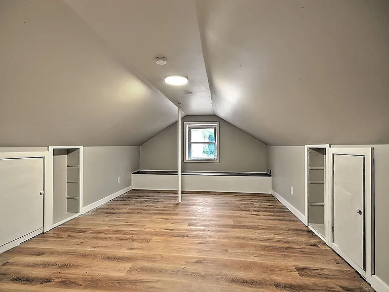 1712 Oaklawn St — Photo 12