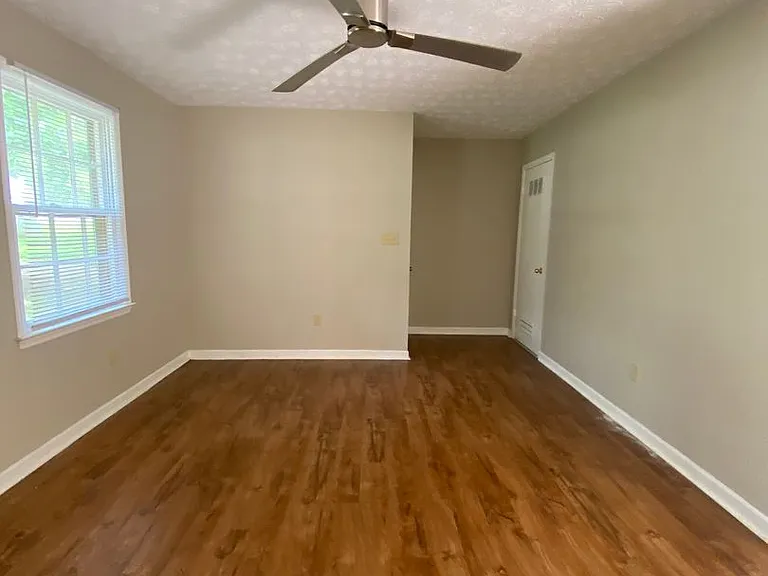 311/313 Jockey Club Dr — Photo 2