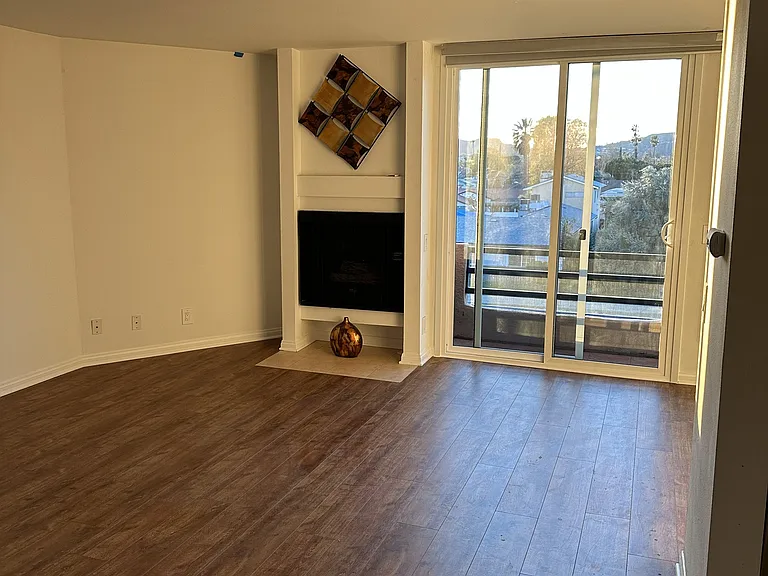 7826 Topanga Canyon Blvd #309 — Photo 6
