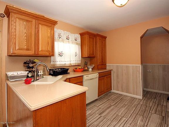 2nd image of 95 James St