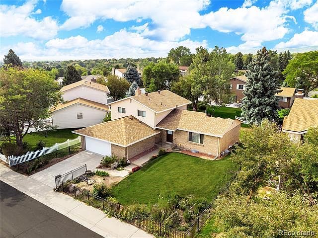 Easily maintainable yard with sprinkler system