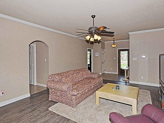 4th image of 157 Silverbell Cir