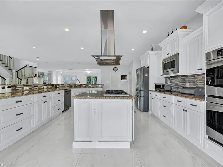 6448 Griffin Blvd — Photo 13