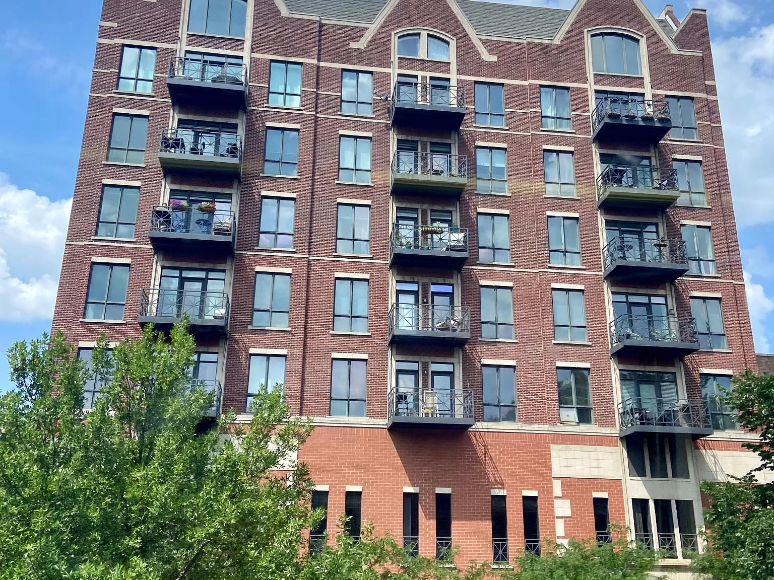 3 bed, 3300 sqft, $8,750 — Photo 1