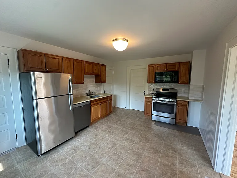 40 Smith St #2 — Photo 3