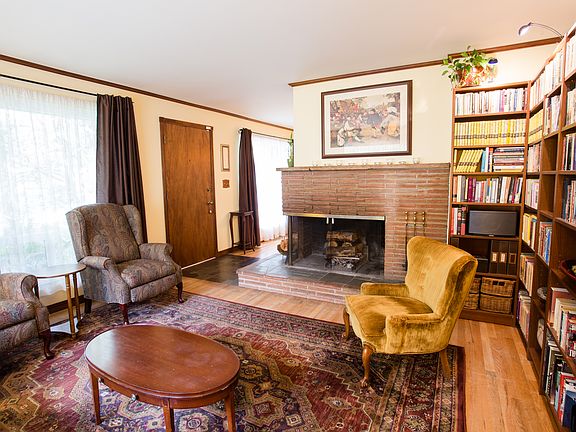 5th image of 16539 27th Ave NE