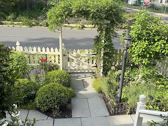 3rd image of 133 Cedar Hill Avenue