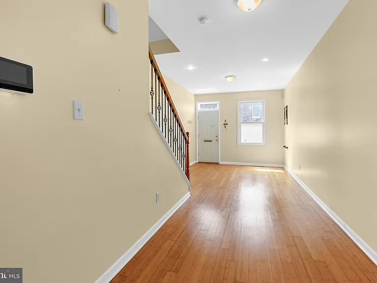 2476 Emerald St — Photo 6