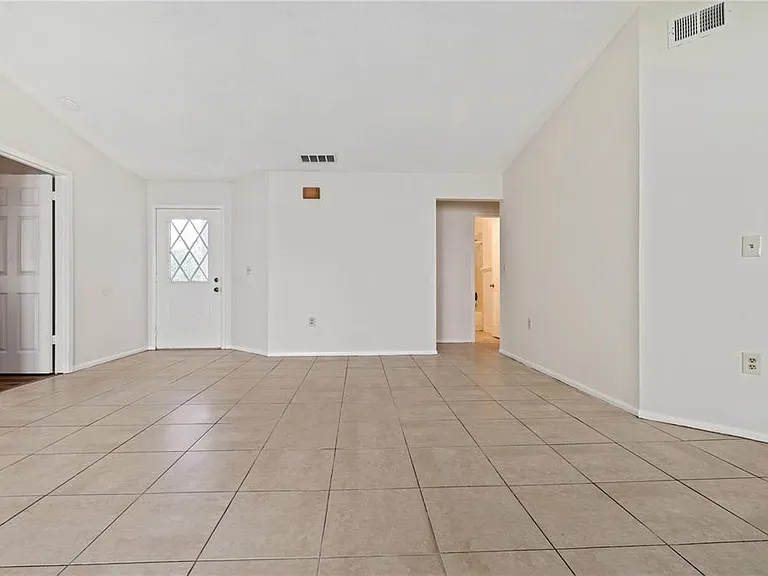7607 Glades Ct — Photo 5