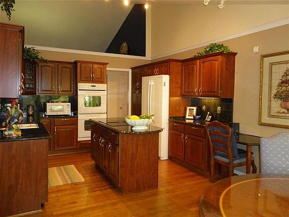 4th image of 10046 Indian Springs Dr