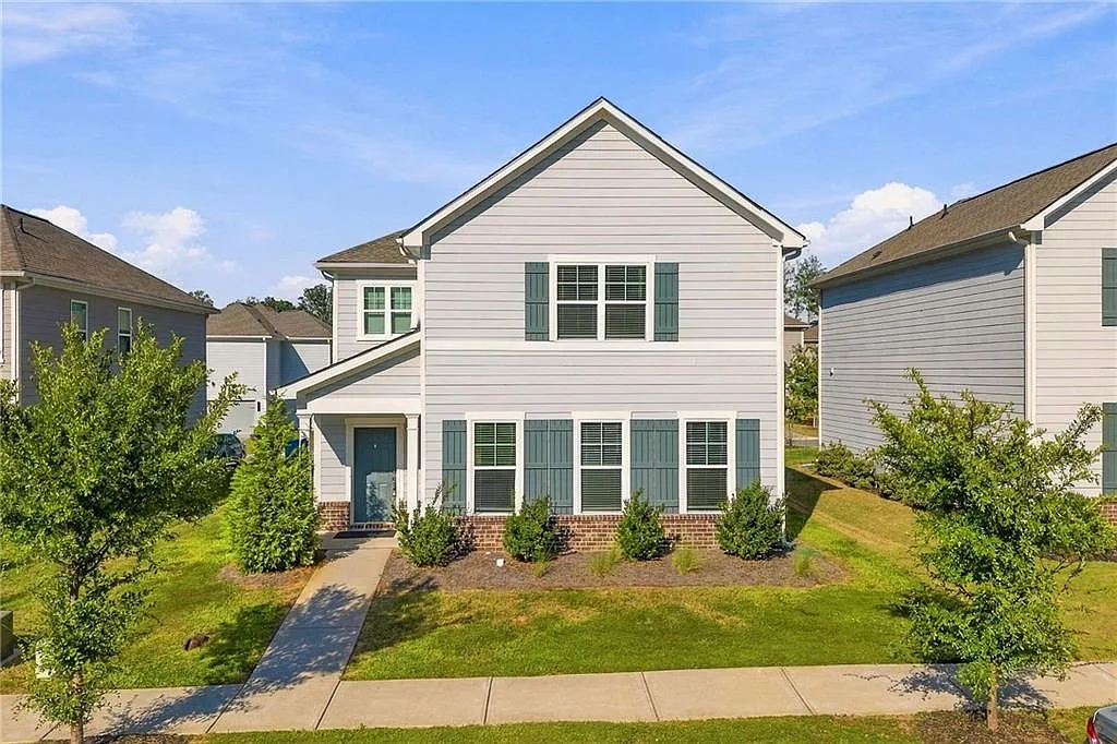 4 bed, 2.5 bath, 2500 sqft, $2,250 — Photo 1