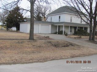 406 W 6th St, Woodbine, KS 67492
