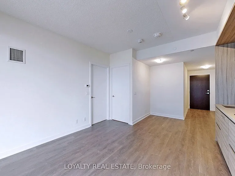2221 Yonge St #1705 — Photo 12