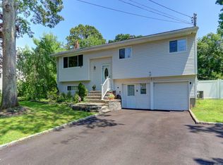 163 Joline Rd, Port Jefferson Station, NY 11776