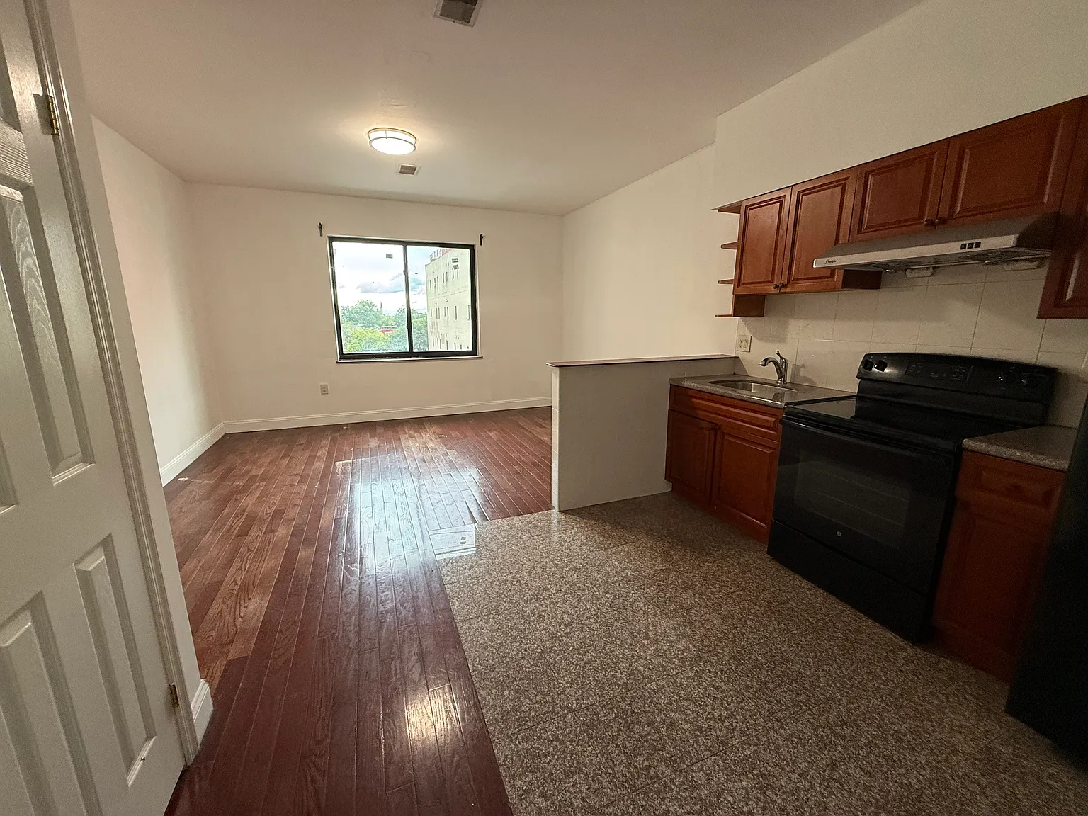 Studio, 500 sqft, $850 — Photo 3