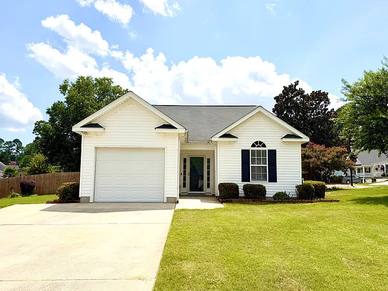 476 Connemara Trl — Photo 1