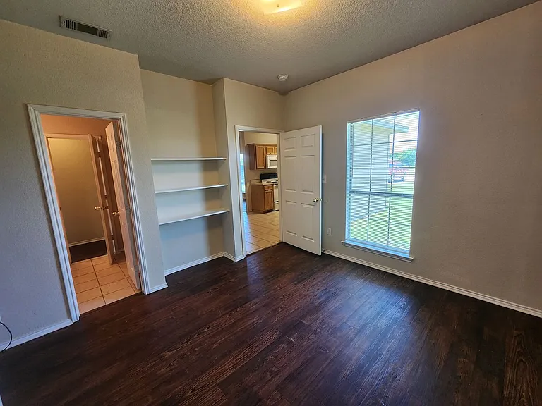 106 Collett Ct — Photo 15
