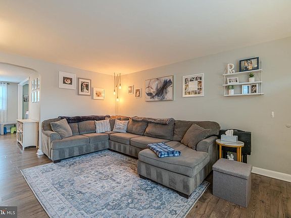 4th image of 265 W Wyncliffe Ave