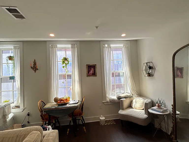 253 N 3rd St #3F — Photo 4