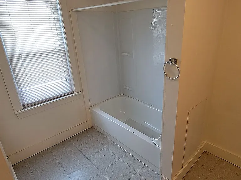 45 Tuttle Ct #4 — Photo 5