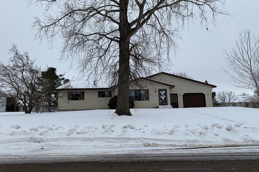 1st image of 450 8th Ave NE