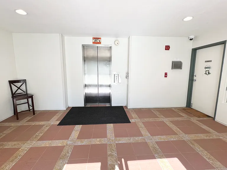 The Excalibur Apartments — Photo 14