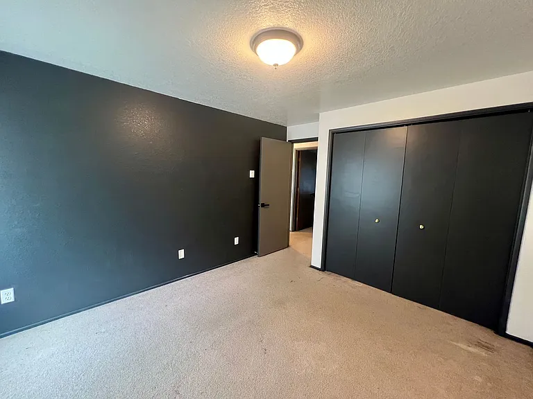 1130 Hemlock Ct — Photo 14