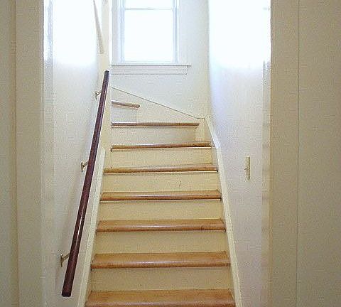 stairway to 2nd floor