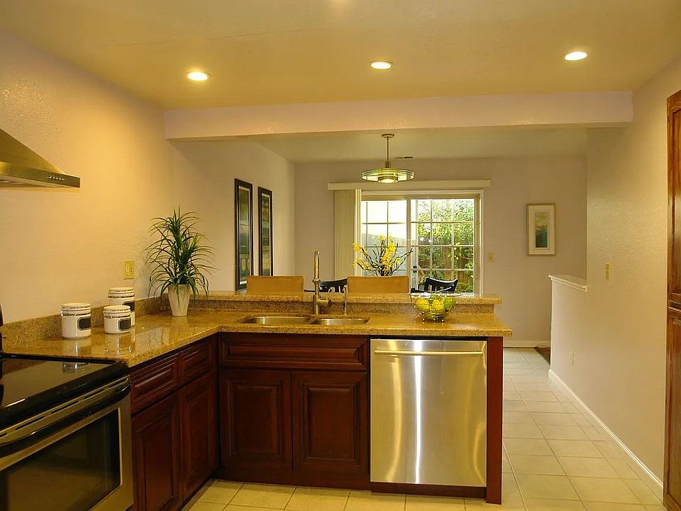 1st image of 729 Creekland Cir