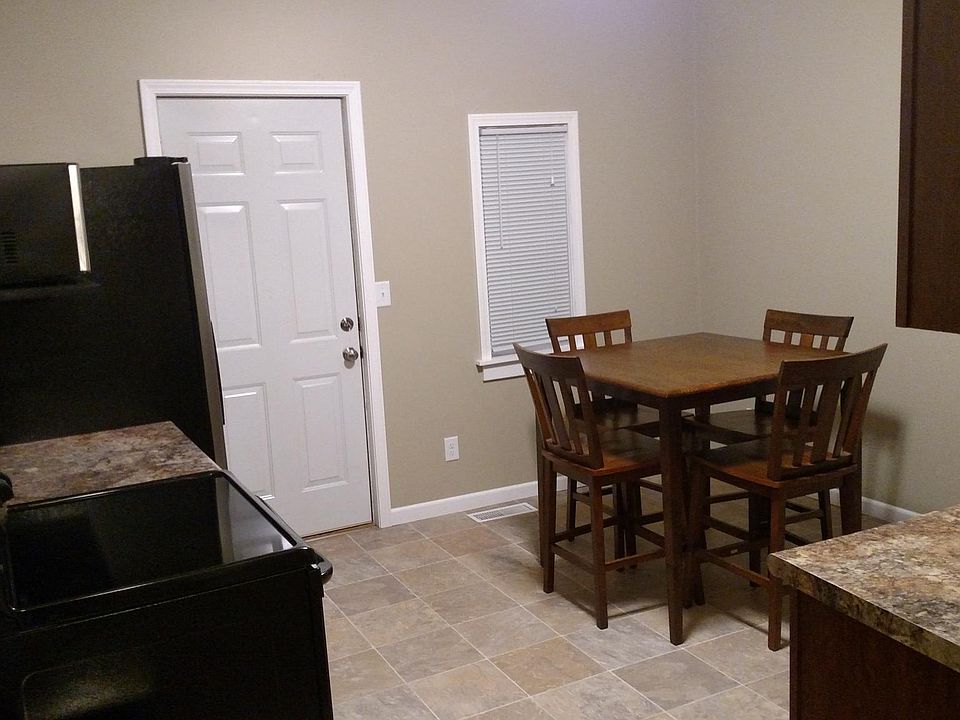 Eat-in kitchen