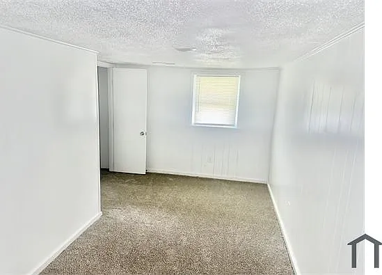 6 bed, 1930 sqft, $1,699 — Photo 4