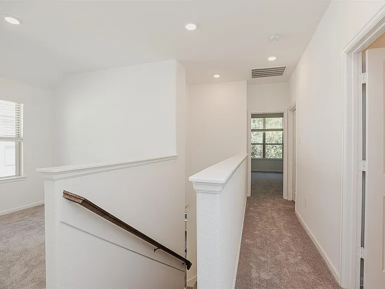 625 Royal Arch Dr — Photo 32