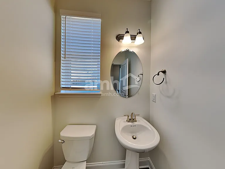 320 Bourne St — Photo 11