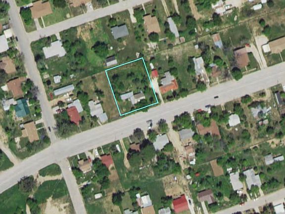 2nd image of 702 W Lake St