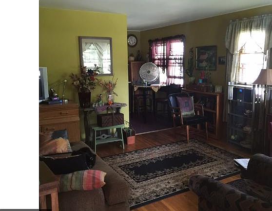 3rd image of 2804 Lincoln St NE