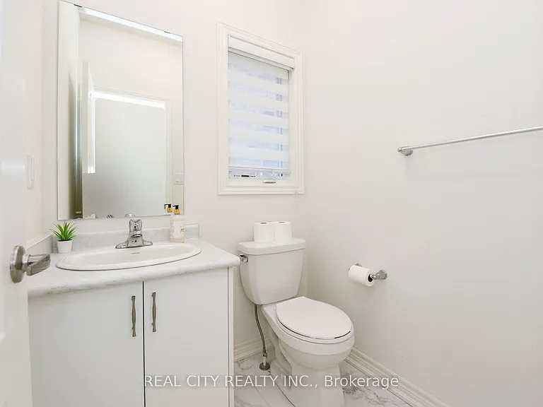 38 Silver Meadow Gdns — Photo 9