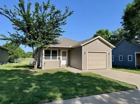 911 N Buckeye St, Iola, KS 66749